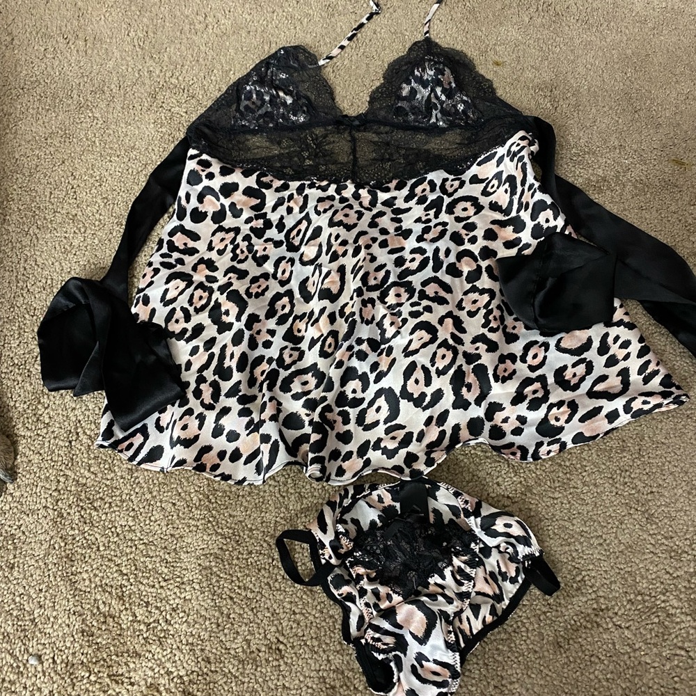 Intimate sleep wear
